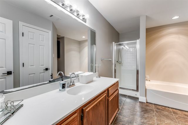 218 Streamside Drive, Desoto, TX 75115