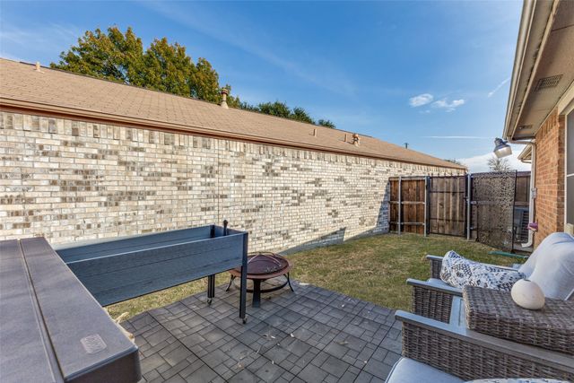 218 Streamside Drive, Desoto, TX 75115