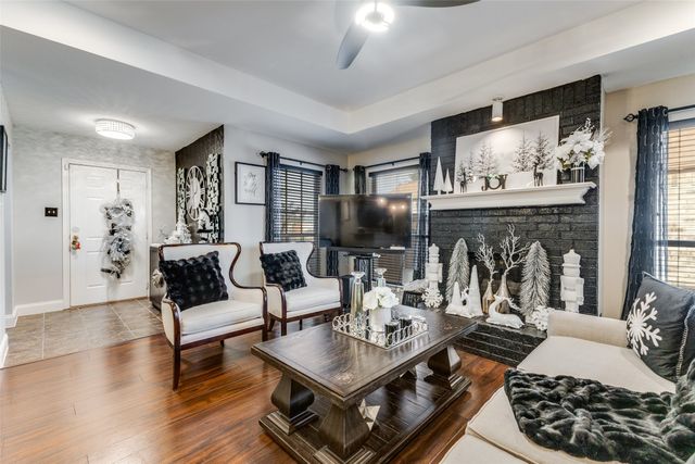 218 Streamside Drive, Desoto, TX 75115