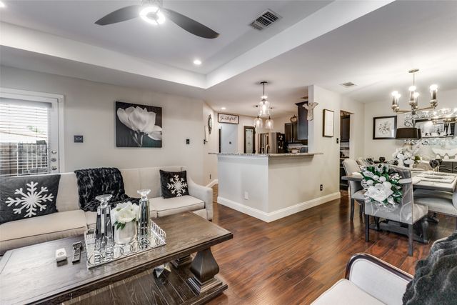 218 Streamside Drive, Desoto, TX 75115