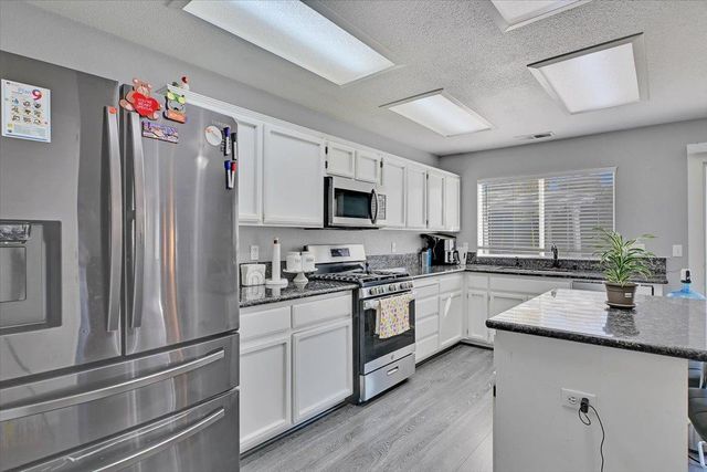 2277 Hamstead Ln, Yuba City, CA 95991