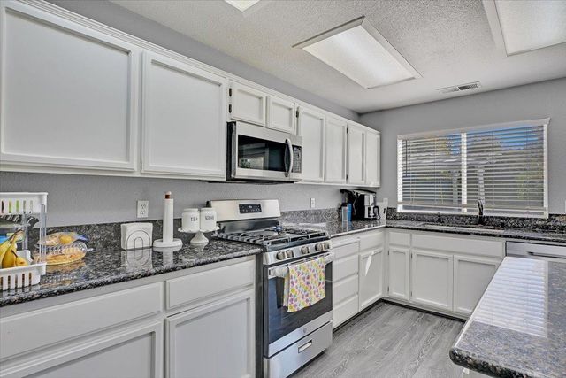 2277 Hamstead Ln, Yuba City, CA 95991