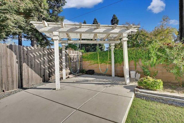 2277 Hamstead Ln, Yuba City, CA 95991