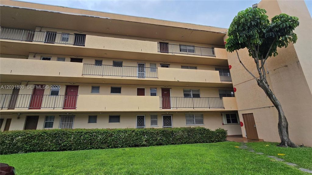 1450 NE 191st Street 106, Miami, FL 33179