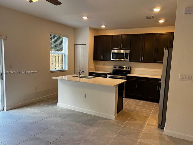 1120 SE 26th Ter 1120, Homestead, FL 33035