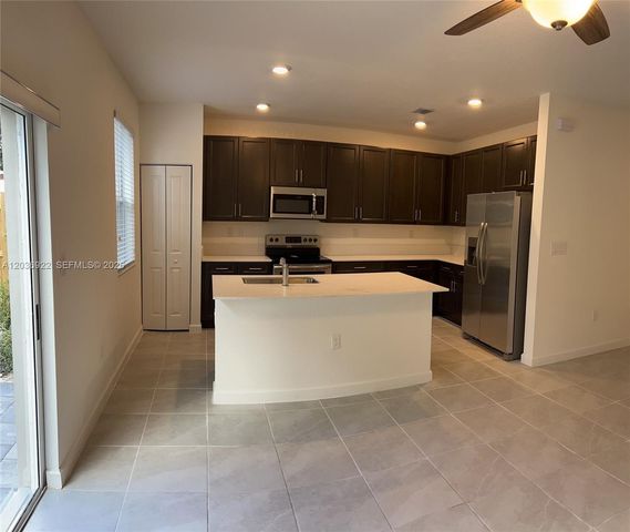 1120 SE 26th Ter 1120, Homestead, FL 33035