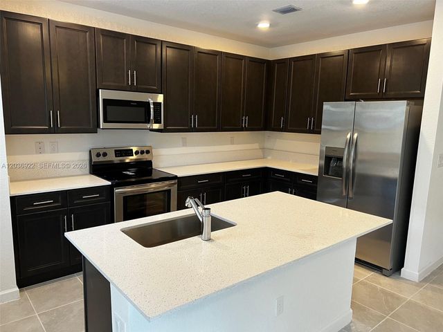1120 SE 26th Ter 1120, Homestead, FL 33035