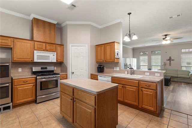 1208 Portsmouth Court, College Station, TX 77845