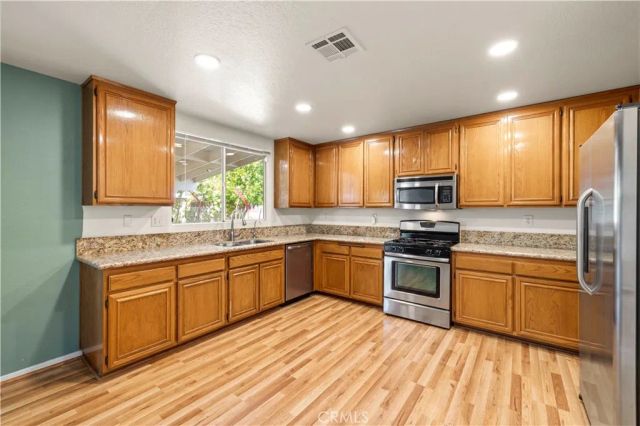 44131 Sunmist Court, Lancaster, CA 93535