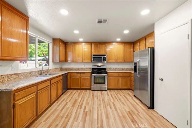 44131 Sunmist Court, Lancaster, CA 93535