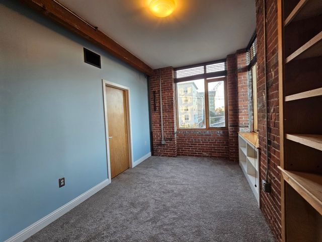147 Centre 208, Brockton, MA 02301