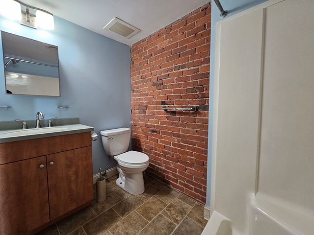 147 Centre 208, Brockton, MA 02301