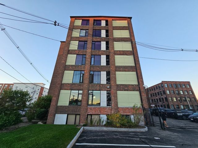 147 Centre 208, Brockton, MA 02301