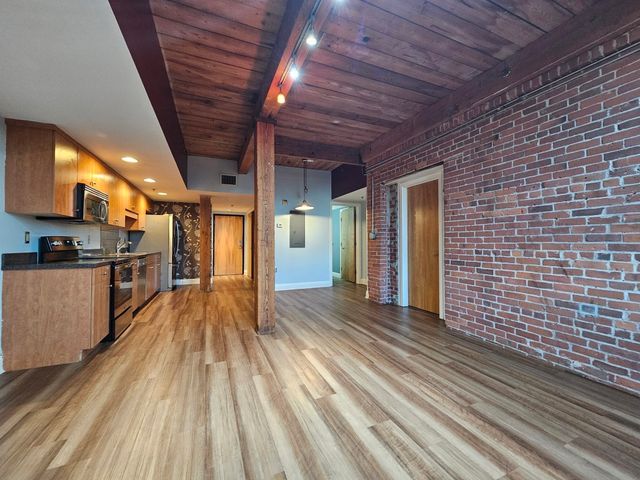 147 Centre 208, Brockton, MA 02301