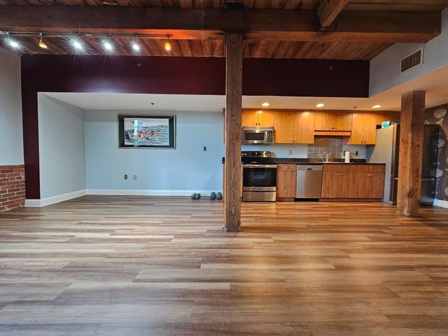 147 Centre 208, Brockton, MA 02301
