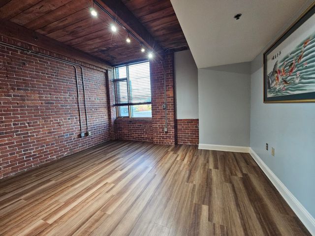 147 Centre 208, Brockton, MA 02301