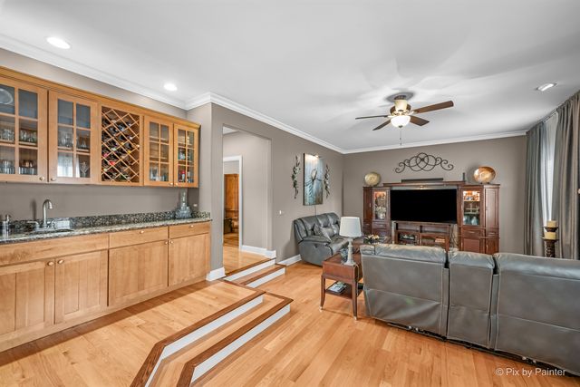 298 Cara Lane, Wood Dale, IL 60191