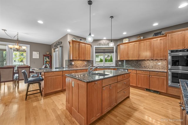 298 Cara Lane, Wood Dale, IL 60191