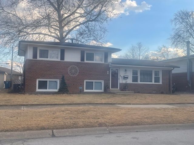 90 Peyton Drive, Chicago Heights, IL 60411