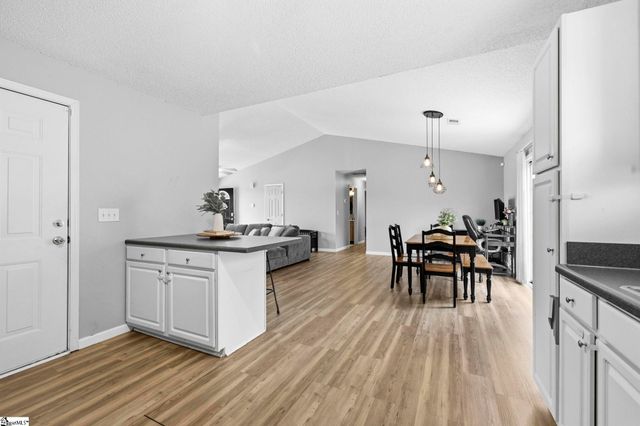 1302 Autumn Glen Court, Fountain Inn, SC 29644