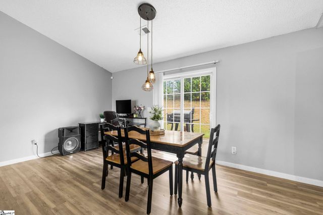 1302 Autumn Glen Court, Fountain Inn, SC 29644