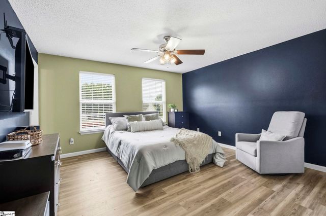 1302 Autumn Glen Court, Fountain Inn, SC 29644