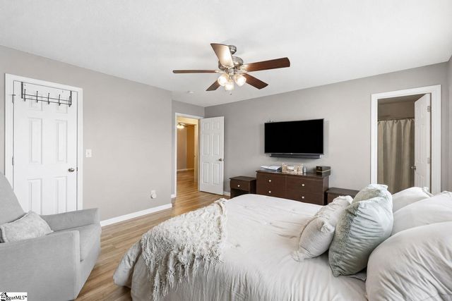 1302 Autumn Glen Court, Fountain Inn, SC 29644