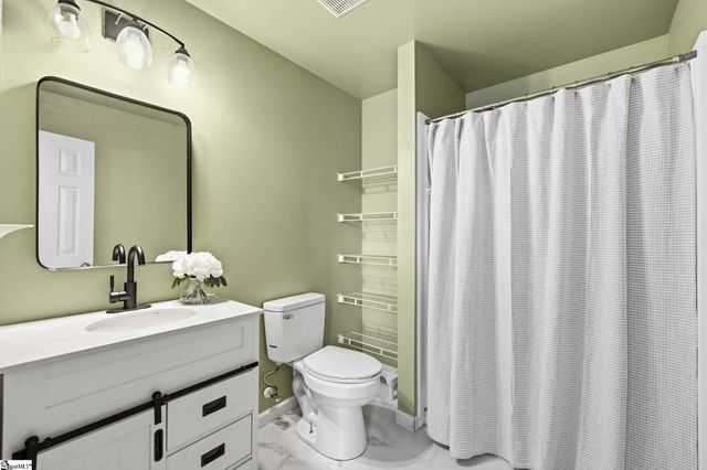 1302 Autumn Glen Court, Fountain Inn, SC 29644