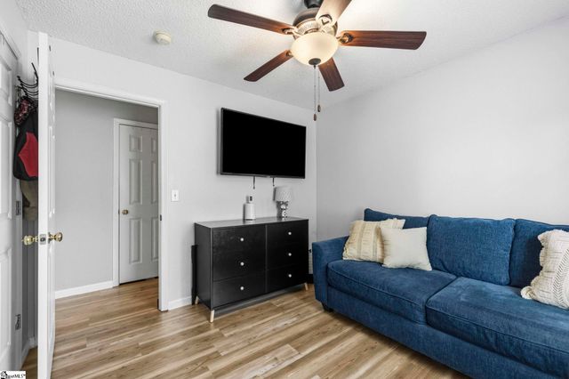1302 Autumn Glen Court, Fountain Inn, SC 29644