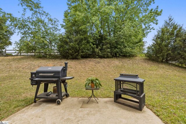 1302 Autumn Glen Court, Fountain Inn, SC 29644