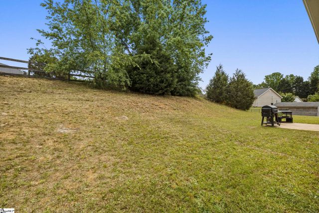 1302 Autumn Glen Court, Fountain Inn, SC 29644
