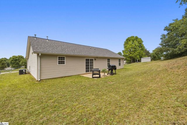 1302 Autumn Glen Court, Fountain Inn, SC 29644