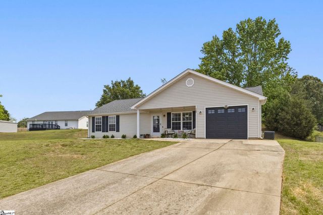 1302 Autumn Glen Court, Fountain Inn, SC 29644