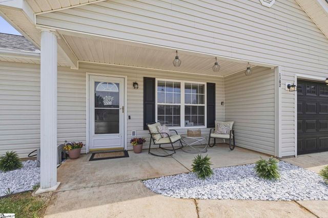 1302 Autumn Glen Court, Fountain Inn, SC 29644