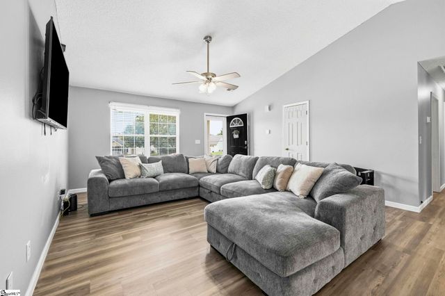 1302 Autumn Glen Court, Fountain Inn, SC 29644