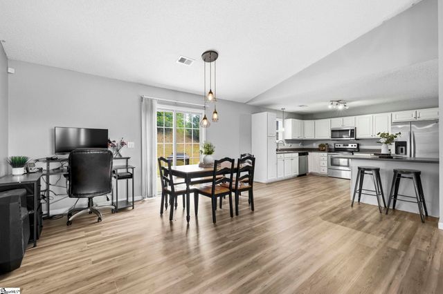 1302 Autumn Glen Court, Fountain Inn, SC 29644
