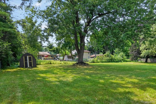 3504 Creekwood Drive, Bridgeport Charter Township, MI 48601