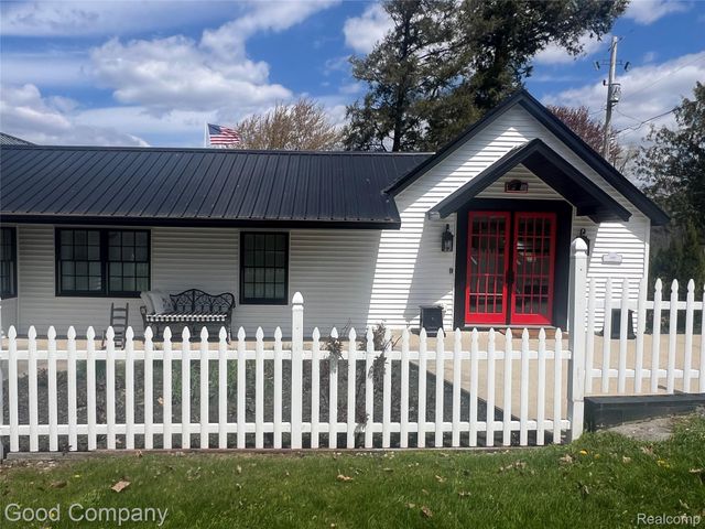 1849 E Pratt Lake Road, Sage Township, MI 48624
