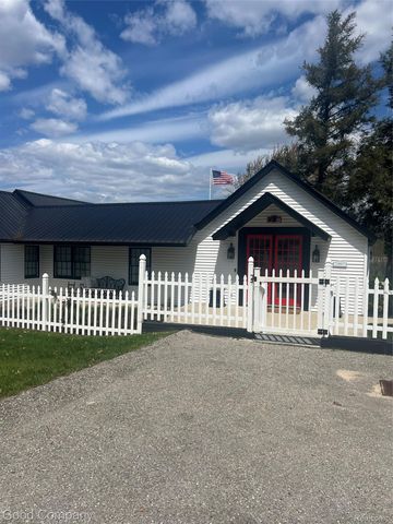 1849 E Pratt Lake Road, Sage Township, MI 48624