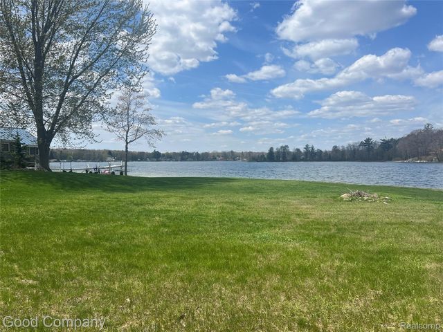 1849 E Pratt Lake Road, Sage Township, MI 48624