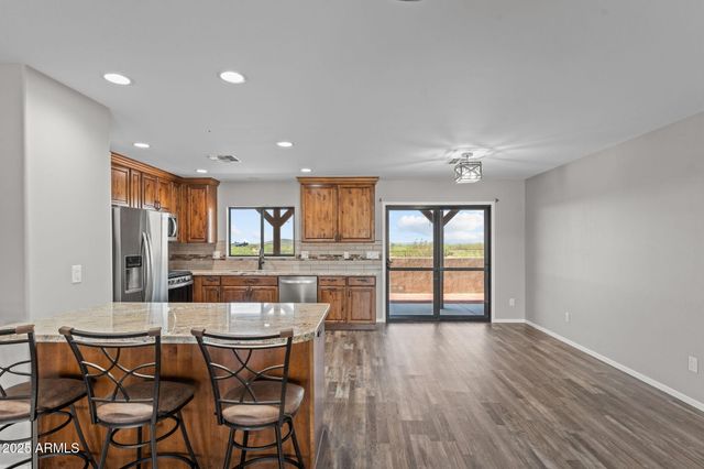 27755 S SLICK FORK Trail, Congress, AZ 85332