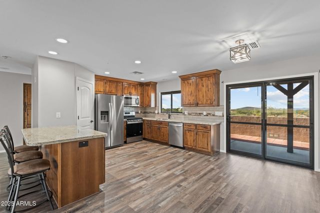 27755 S SLICK FORK Trail, Congress, AZ 85332