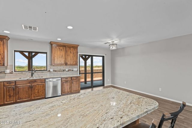 27755 S SLICK FORK Trail, Congress, AZ 85332