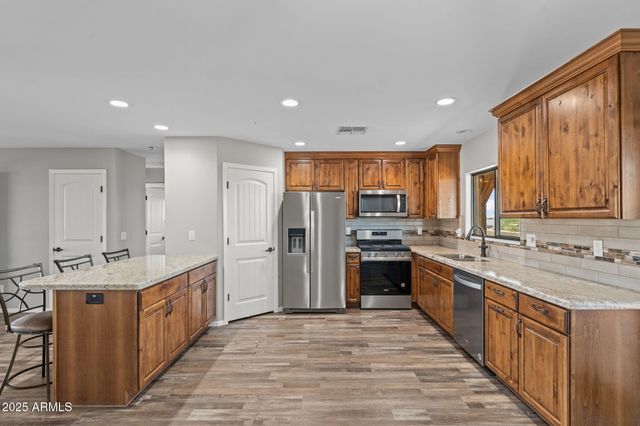 27755 S SLICK FORK Trail, Congress, AZ 85332