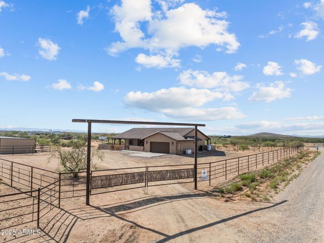 27755 S SLICK FORK Trail, Congress, AZ 85332