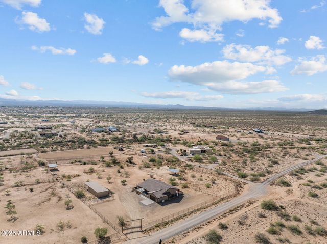 27755 S SLICK FORK Trail, Congress, AZ 85332
