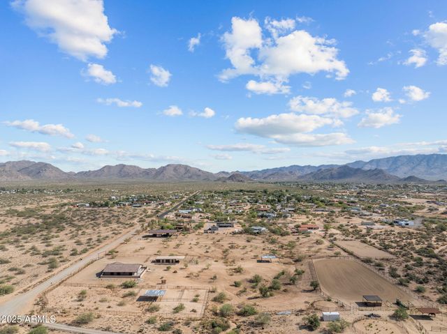 27755 S SLICK FORK Trail, Congress, AZ 85332