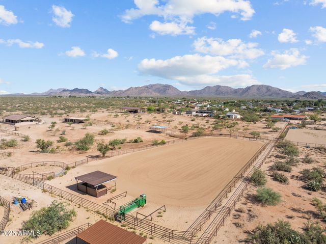 27755 S SLICK FORK Trail, Congress, AZ 85332