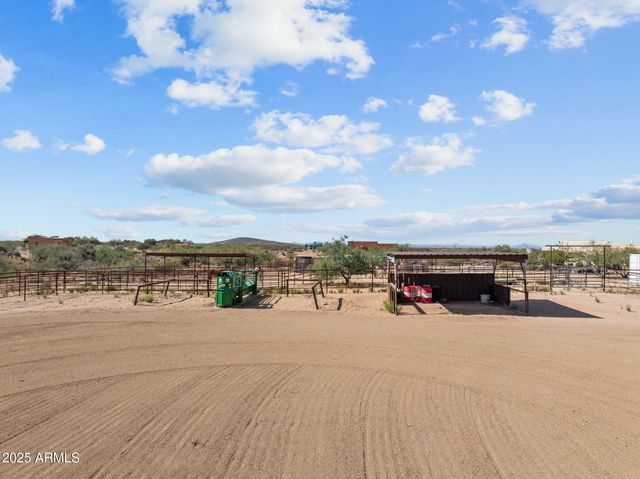 27755 S SLICK FORK Trail, Congress, AZ 85332
