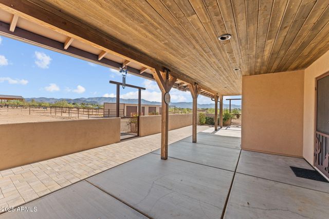 27755 S SLICK FORK Trail, Congress, AZ 85332